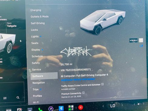 Used 2024 Tesla Cybertruck AWD Crew Cab image 21