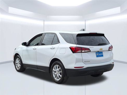 Used 2023 Chevrolet Equinox LS FWD image 4