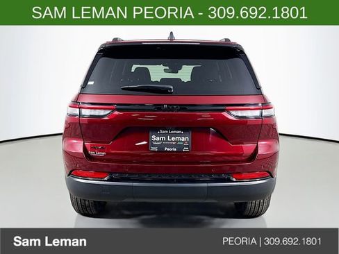 New 2025 Jeep Grand Cherokee Laredo image 6