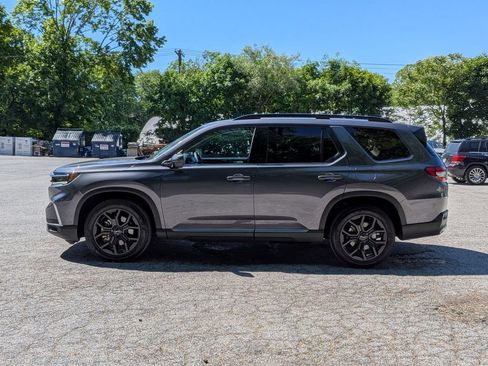 Used 2025 Honda Pilot Touring image 10