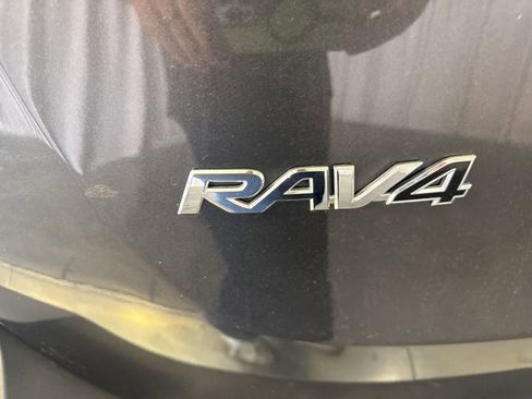 Used 2013 Toyota RAV4 LE FWD image 12