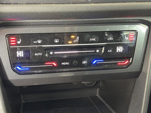 Used 2022 Volkswagen Tiguan SE AWD/4WD image 21