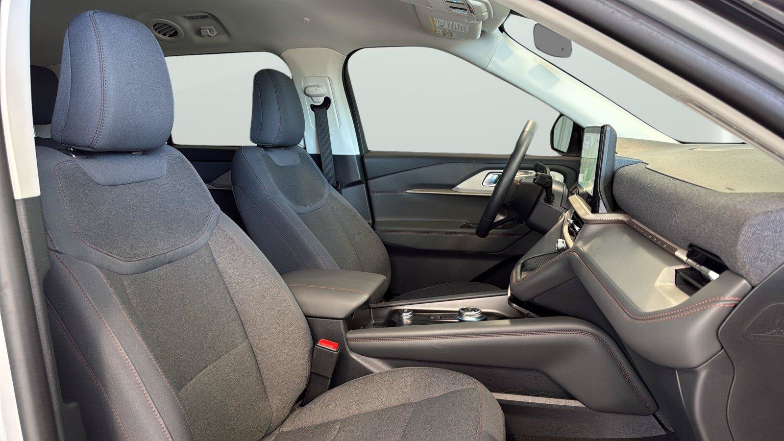 Certified 2025 Ford Explorer Active RWD image 14