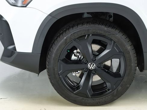 New 2026 Volkswagen Taos SEL image 5