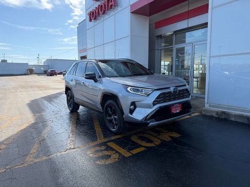 Used 2020 Toyota RAV4 XSE image 3