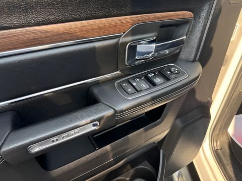 Used 2017 RAM 1500 Laramie w/ Convenience Group AWD/4WD image 13