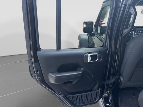 Used 2023 Jeep Wrangler Unlimited w/ Sun & Screen Package AWD/4WD image 16