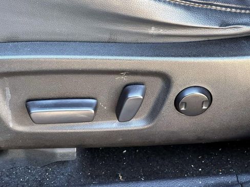 Used 2019 Toyota Highlander XLE image 17