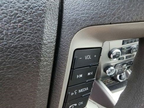 Used 2010 Ford Fusion SE FWD image 26