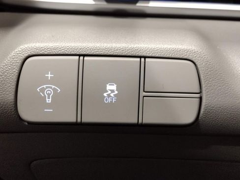 Used 2025 Hyundai Elantra SEL FWD image 22