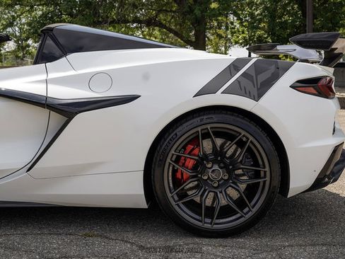 Used 2024 Chevrolet Corvette Z06 w/ Z07 Performance Package RWD image 5