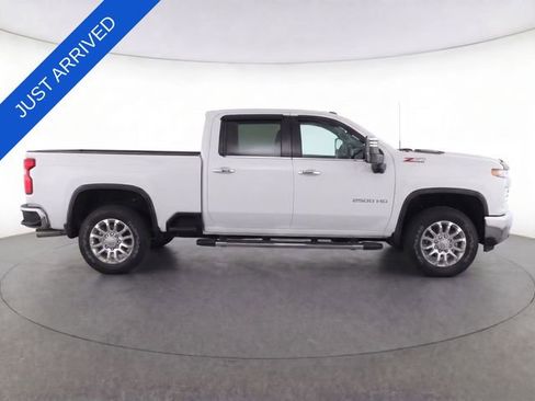Used 2025 Chevrolet Silverado 2500 LTZ w/ LTZ Convenience Package AWD/4WD image 12