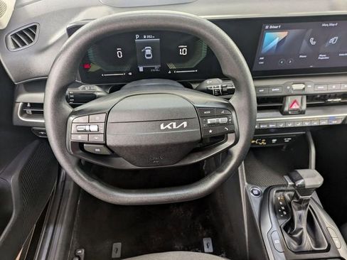 Used 2025 Kia K4 FWD image 17