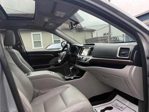 Used 2014 Toyota Highlander Limited AWD/4WD image 15