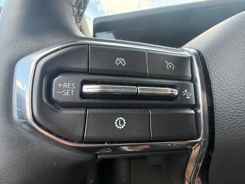 Used 2025 GMC Yukon Denali AWD/4WD image 16
