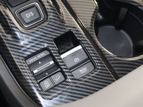 Used 2024 Honda Pilot Touring image 28