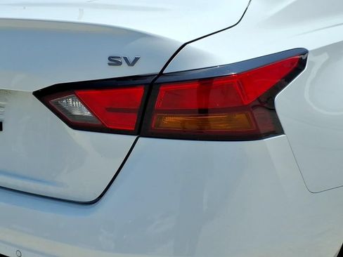 Used 2024 Nissan Altima 2.5 SV FWD image 10