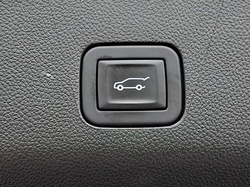 Used 2025 GMC Yukon XL AT4 Ultimate AWD/4WD image 33