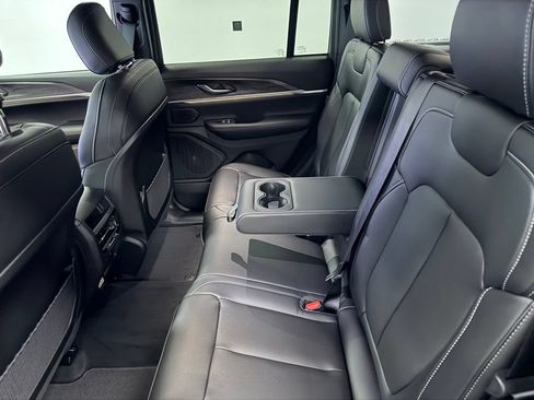 New 2026 Jeep Grand Cherokee Limited AWD/4WD image 37