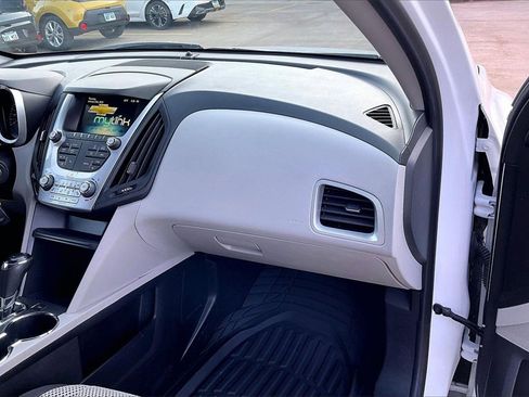 Used 2016 Chevrolet Equinox LT w/ Convenience Package image 16