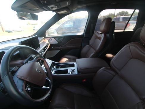 Used 2025 Lincoln Aviator Reserve w/ Equipment Group 201A AWD/4WD image 16
