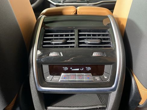 Used 2026 BMW X7 xDrive40i w/ Premium Package image 24