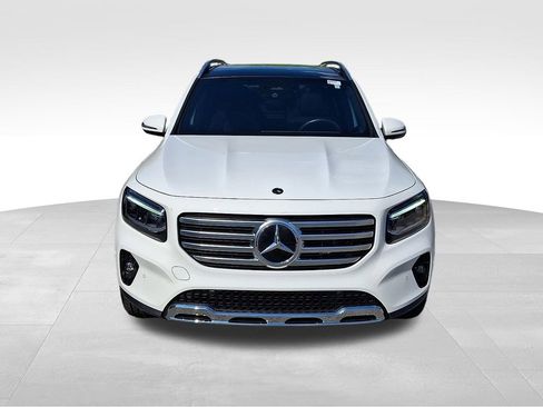 Used 2025 Mercedes-Benz GLB 250 4MATIC image 2