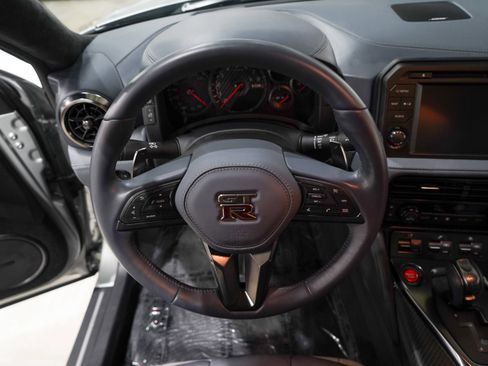 Used 2020 Nissan GT-R Premium AWD/4WD image 10