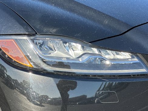 Used 2019 Jaguar F-PACE S image 10