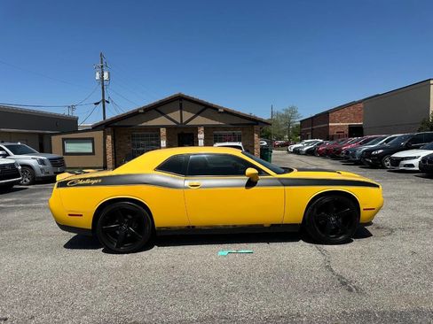 Used 2018 Dodge Challenger SXT image 4