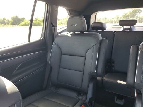 Used 2025 Buick Enclave Sport Touring image 12