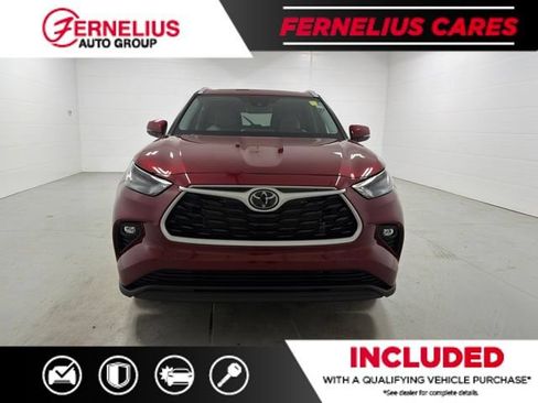 Used 2025 Toyota Highlander XLE AWD/4WD image 2