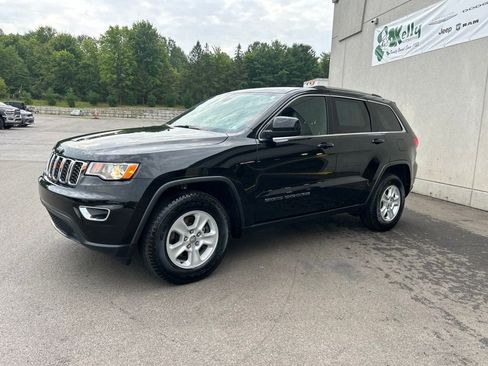 Used 2017 Jeep Grand Cherokee Laredo w/ Quick Order Package 23E AWD/4WD image 2