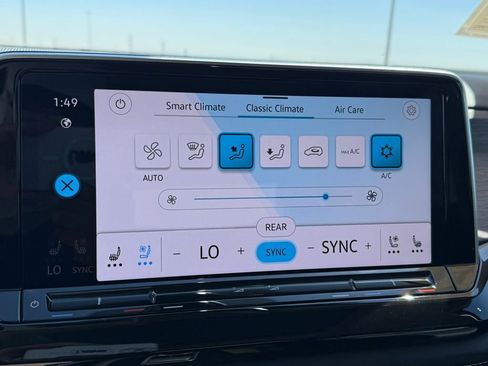 Used 2025 Volkswagen Atlas SEL image 18