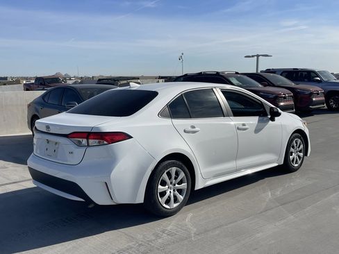 Used 2022 Toyota Corolla LE image 2