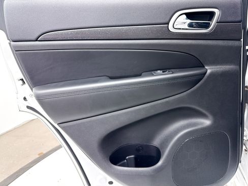 Used 2018 Jeep Grand Cherokee Altitude image 32
