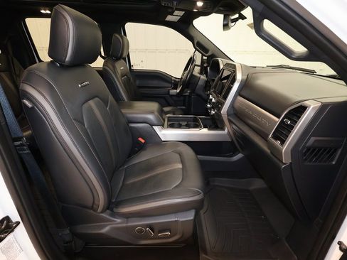 Certified 2022 Ford F250 Platinum w/ FX4 Off-Road Package image 22