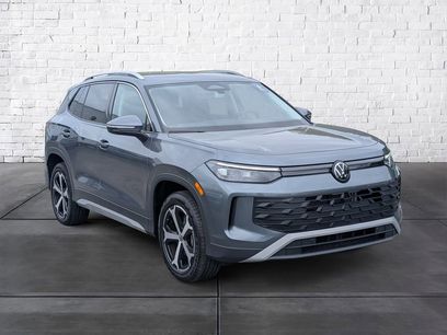 Used 2025 Volkswagen Tiguan SE