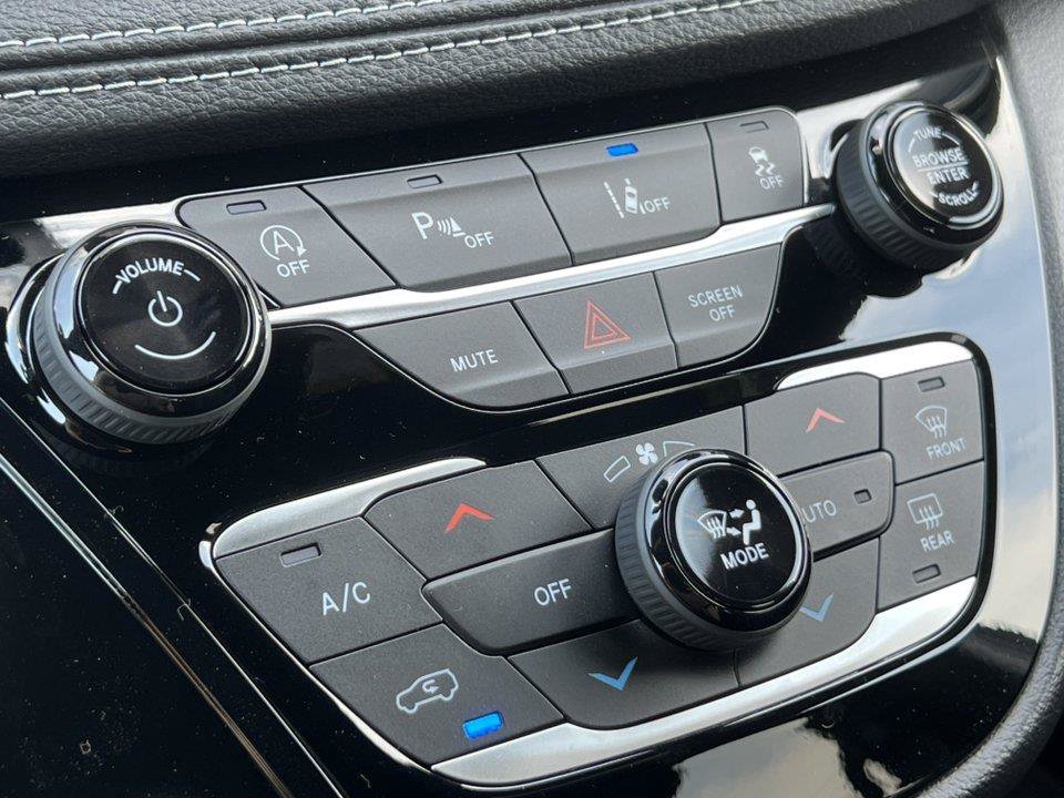 New 2027 Chrysler Pacifica Select FWD image 24