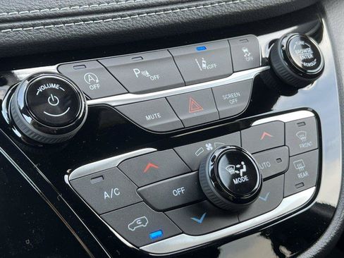 New 2027 Chrysler Pacifica Select FWD image 24