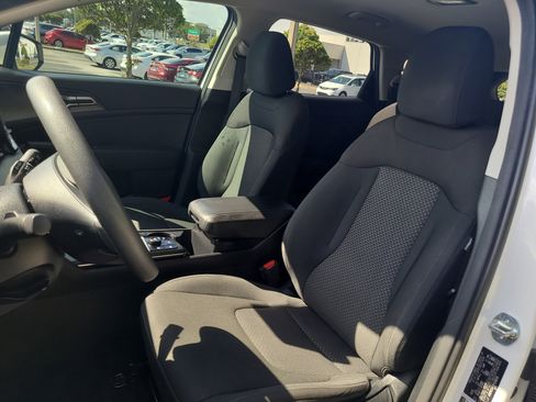 Used 2023 Kia Sportage LX FWD image 19