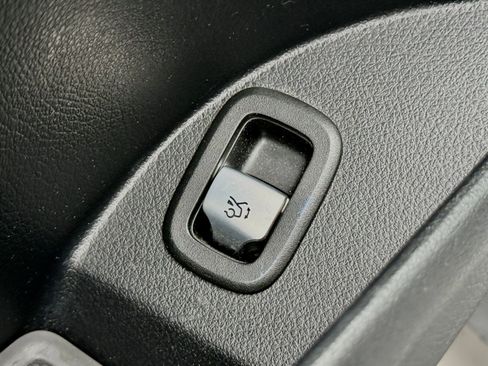 Used 2024 Mercedes-Benz GLC 300 image 25