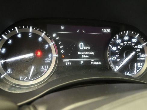 Used 2021 Toyota Highlander XLE FWD image 21