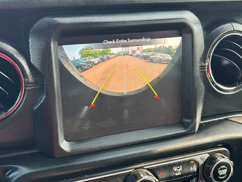 Used 2022 Jeep Wrangler Unlimited Sahara AWD/4WD image 23