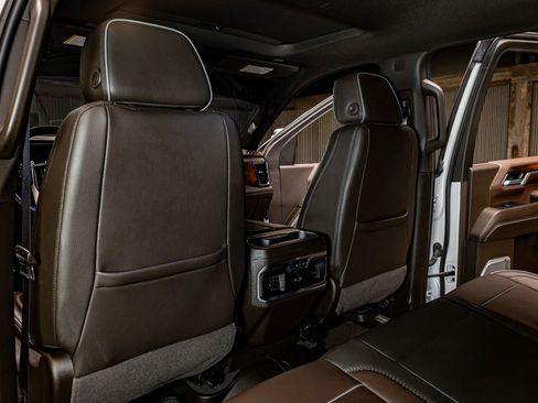 Used 2024 GMC Sierra 3500 Denali w/ Denali Reserve Package image 25