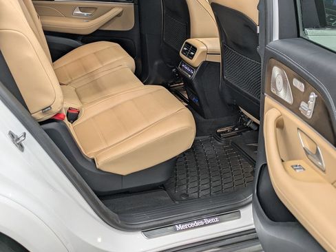 Used 2024 Mercedes-Benz GLS 450 4MATIC image 25