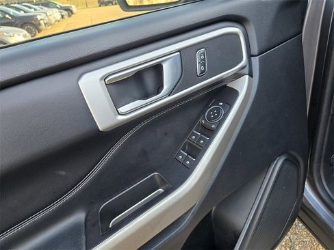 Used 2022 Ford Explorer XLT w/ Equipment Group 202A image 13