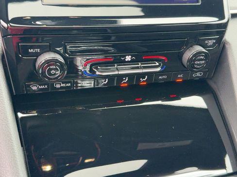 New 2025 Jeep Grand Cherokee L Laredo image 25