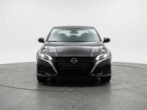 Used 2025 Nissan Altima 2.5 SV image 2