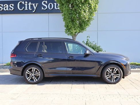 Used 2023 BMW X7 xDrive40i w/ M Sport Package AWD/4WD image 50